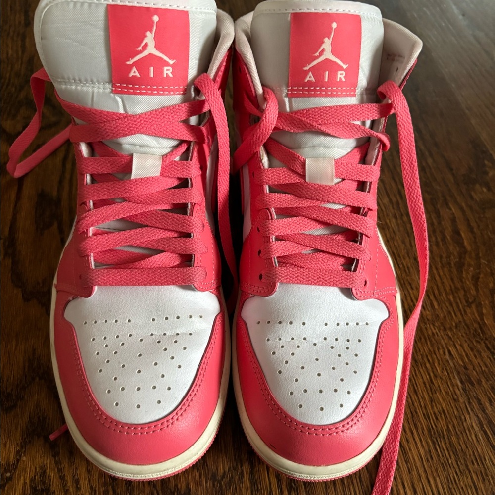 Air Jordan 1 mid white/atmosphere/coral size 7.5 women’s